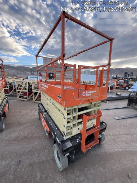 2022 JLG ES3246
