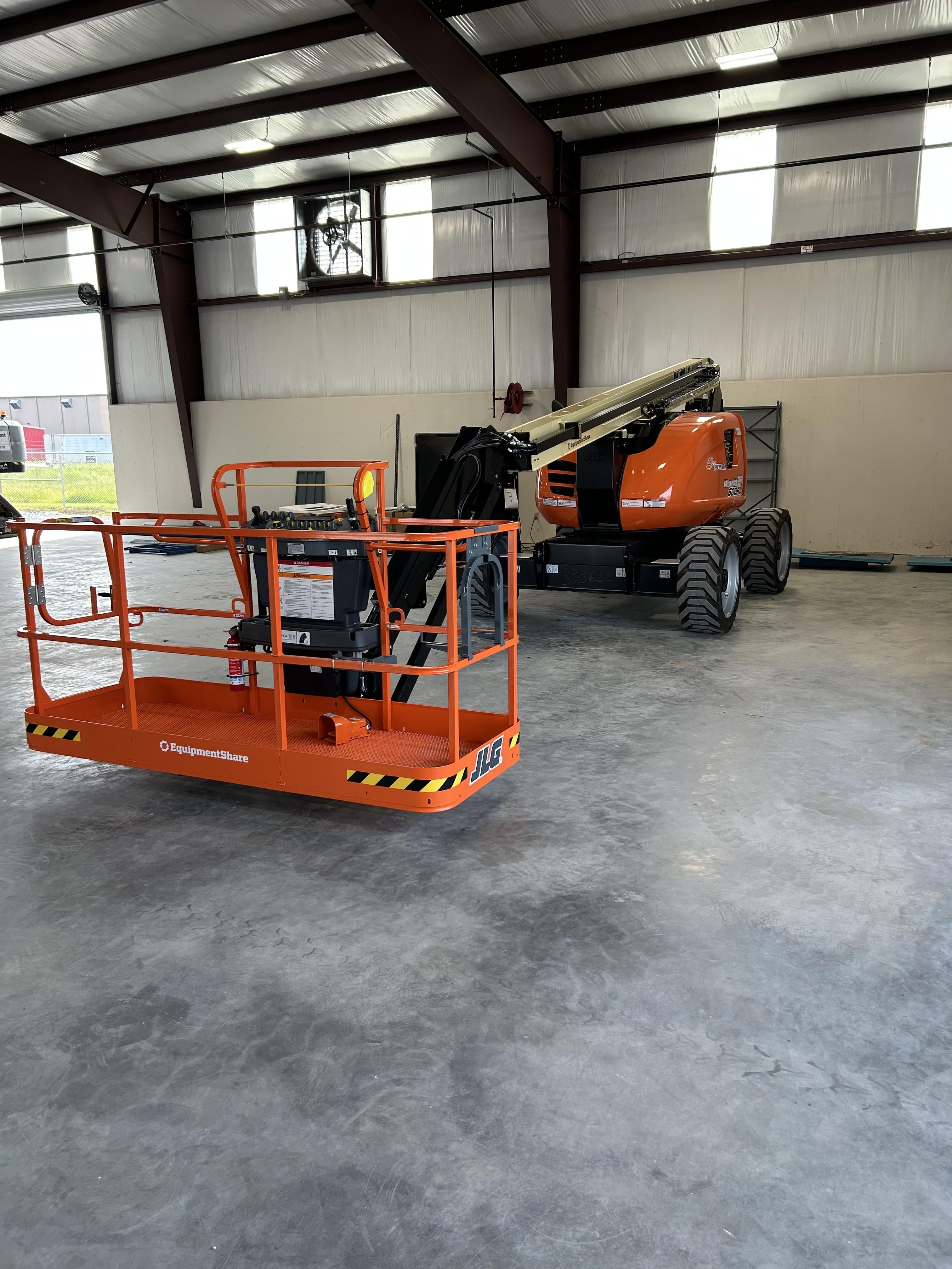 2025 JLG 600AJ