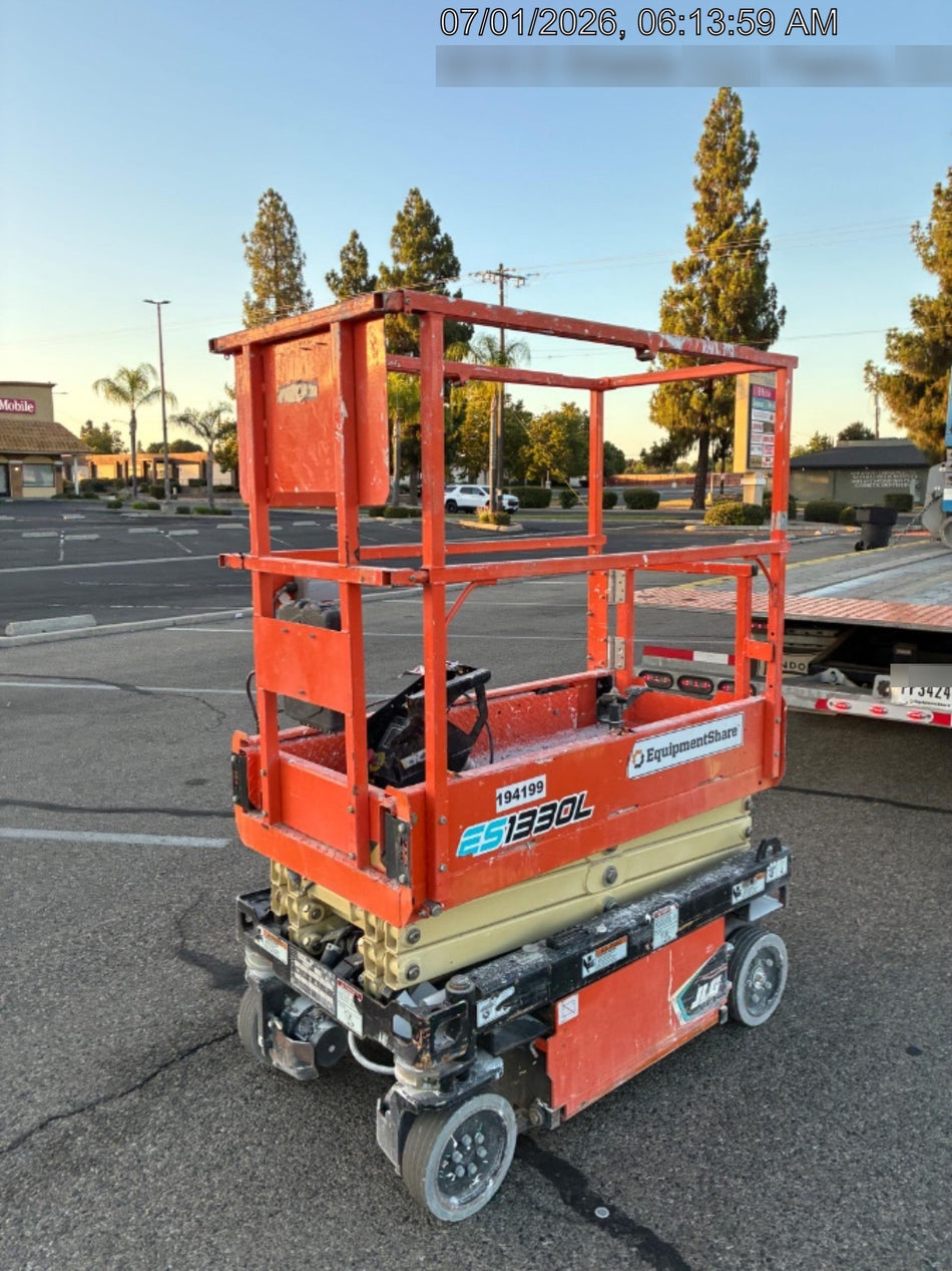 2021 JLG ES1330L