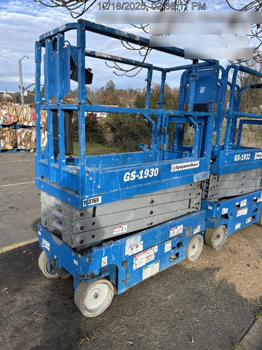 2020 Genie GS-1930 Solid Non Marking Tires, Beacon, Folding rails with half height swing gate, 800W Inverter