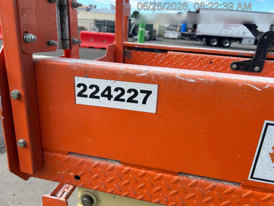 2022 JLG ES1932