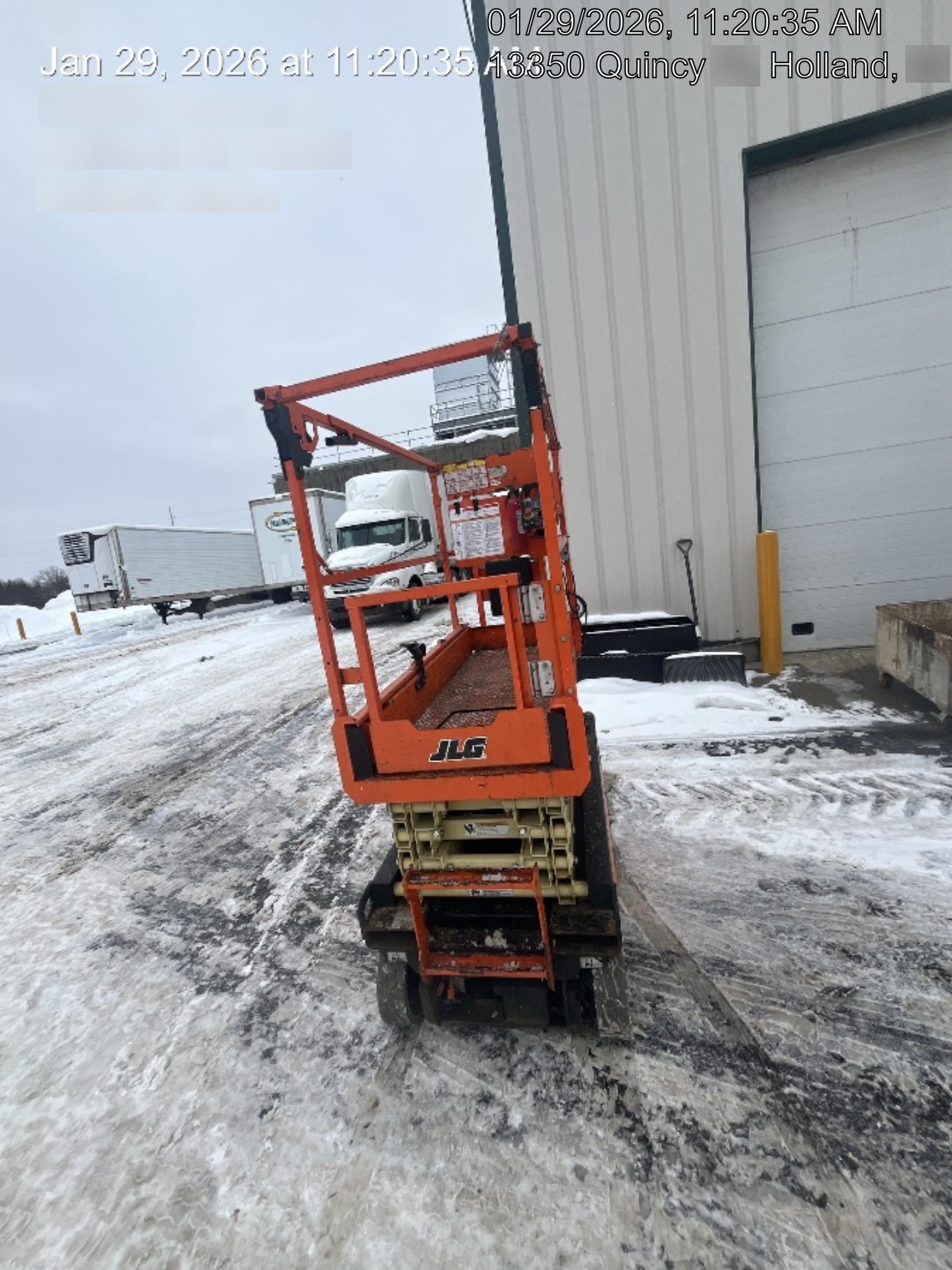 2023 JLG ES1932