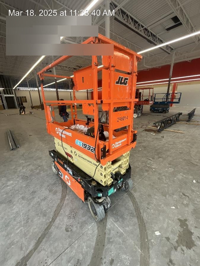 2023 JLG ES1932
