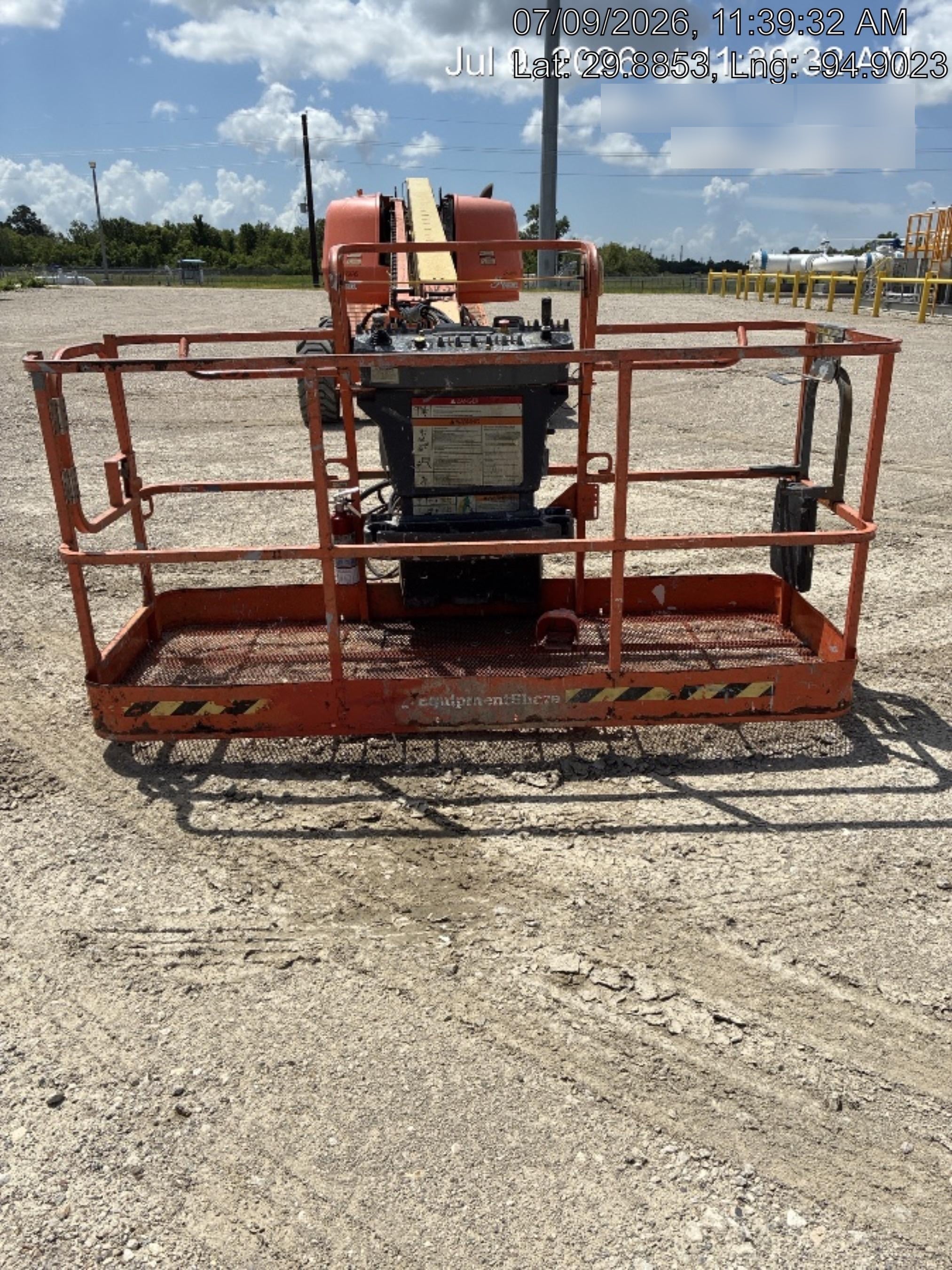 2023 JLG 660SJ