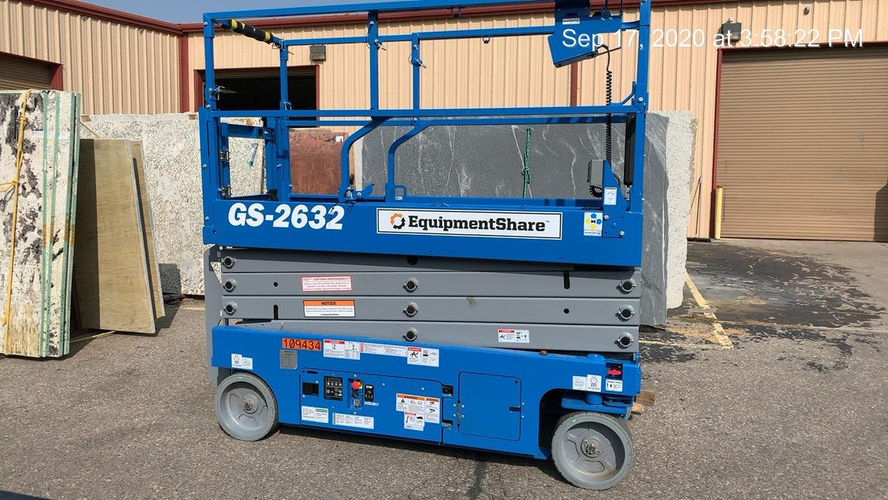 2020 Genie GS-2632 Solid NM Tires, Folding Rails with Half-Height Swing Gate, Beacon