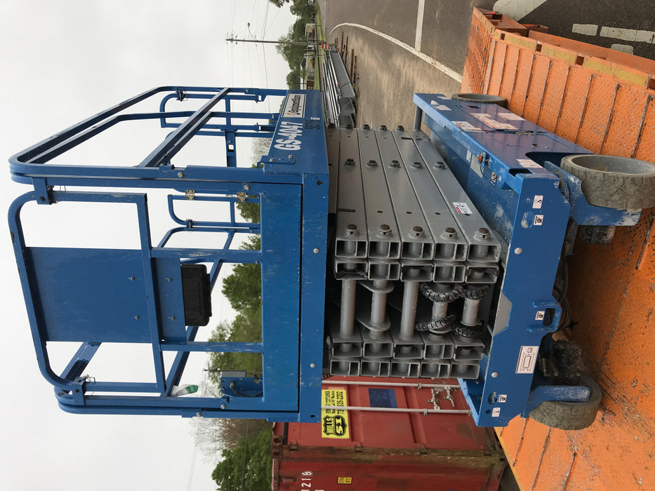 2019 Genie GS-4047 Folding rails with half height swing gate