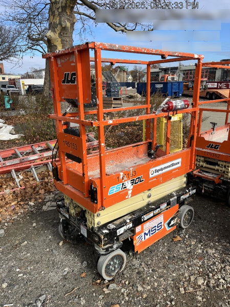 2021 JLG ES1330L