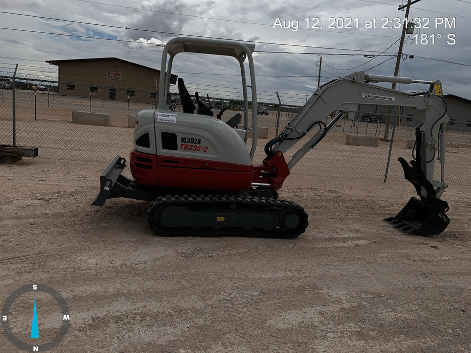 2021 TAKEUCHI TB235-2R