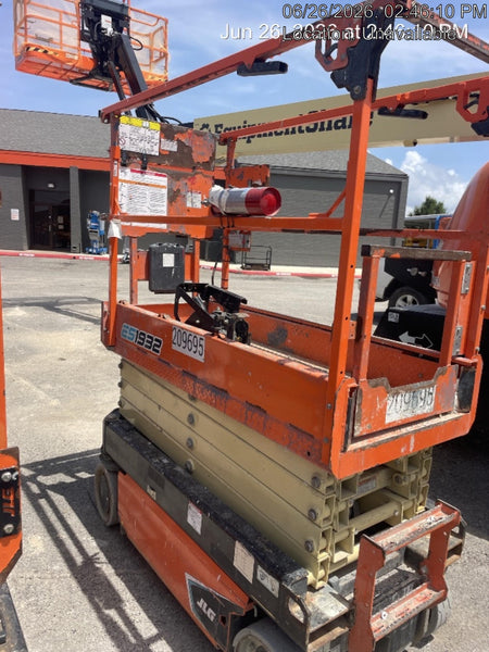 2022 JLG ES1932