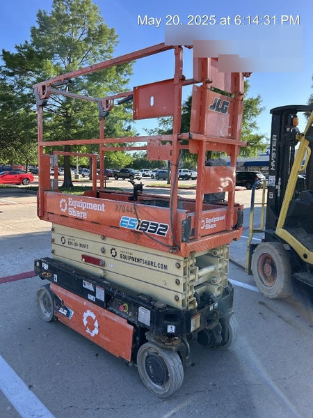 2022 JLG ES1932