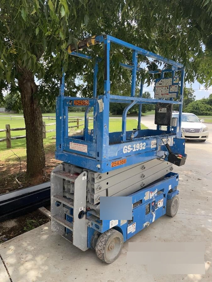 2019 Genie GS-1930 Fixed rails with chain Entry