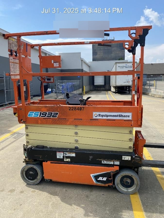 2022 JLG ES1932