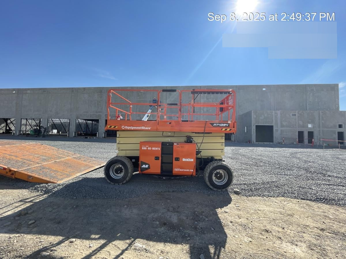 2025 JLG RT4394