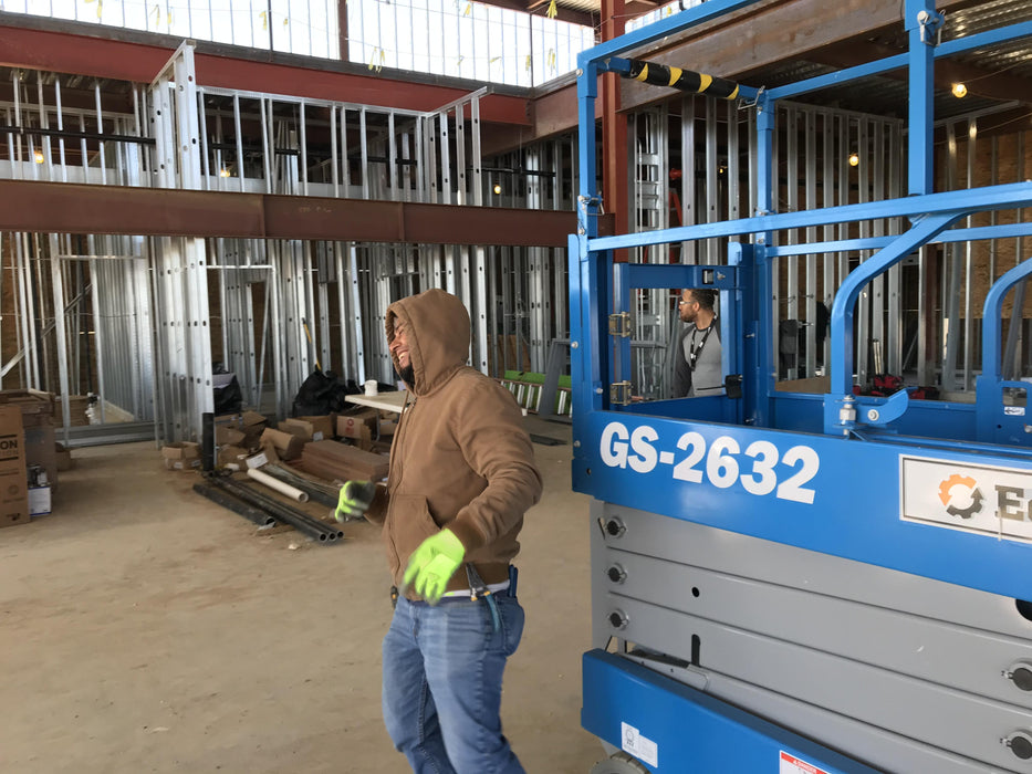 2019 Genie GS-2632 Folding rails with half height swing gate