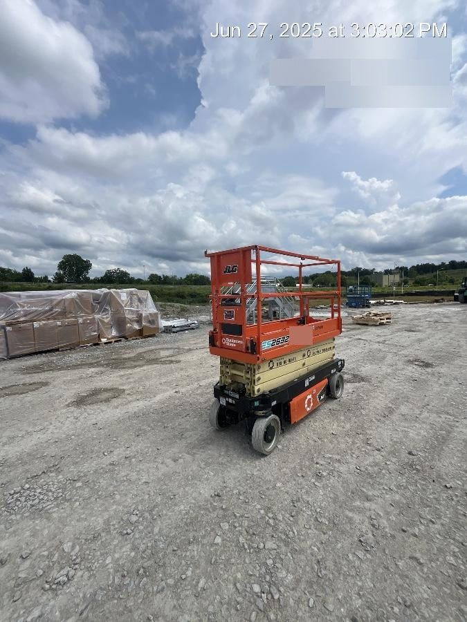 2023 JLG ES2632