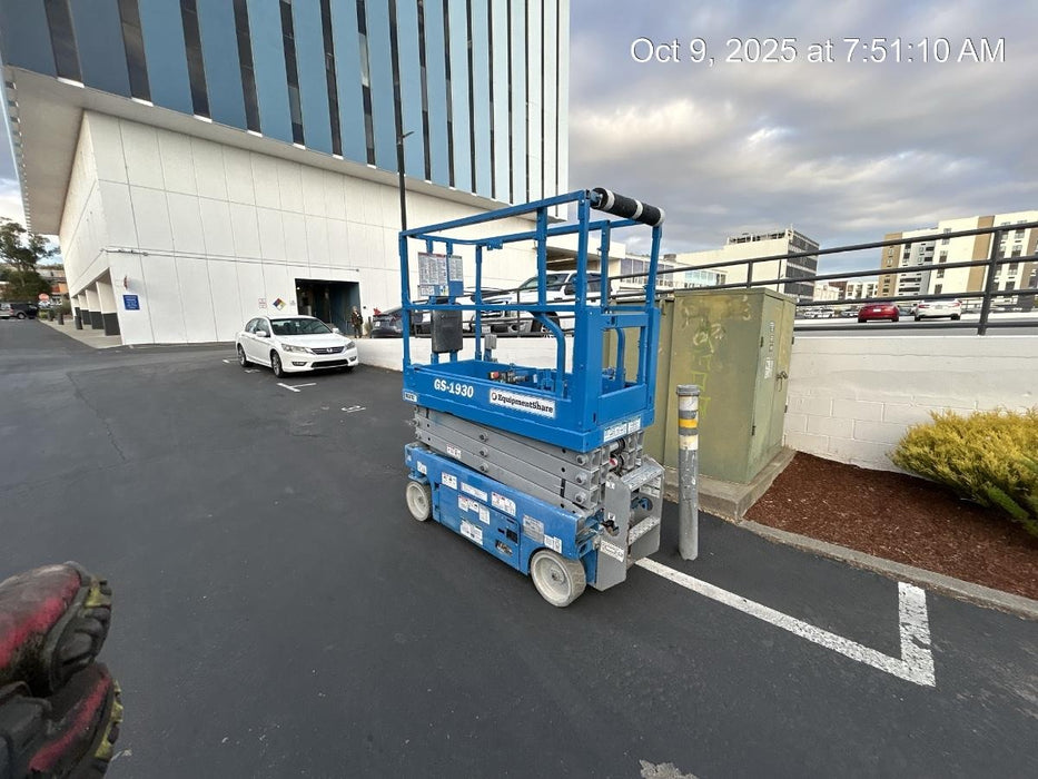 2020 Genie GS-1930 Solid Non Marking Tires, Beacon, Folding rails with half height swing gate, 800W Inverter