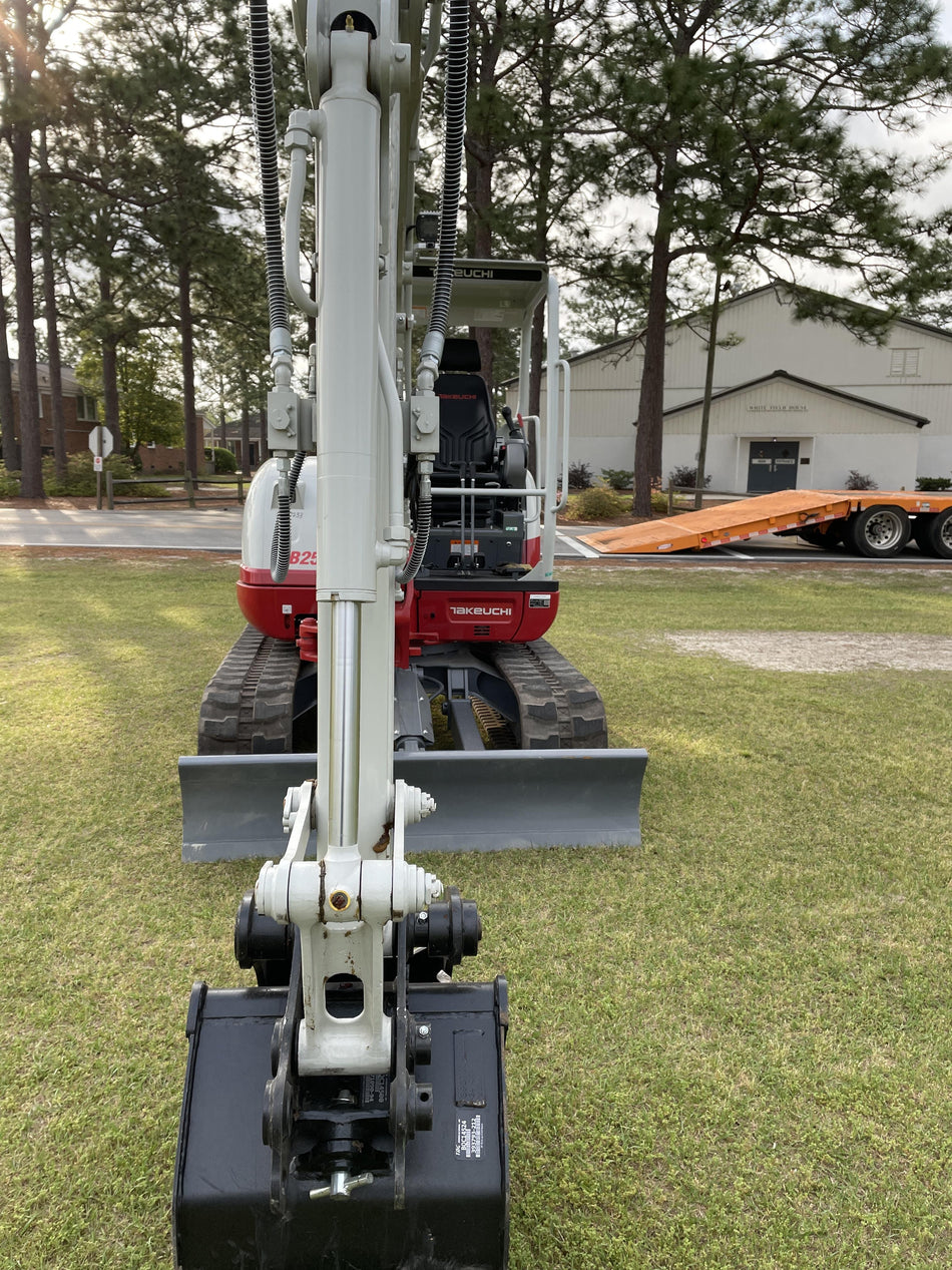 2023 TAKEUCHI TB250-2R