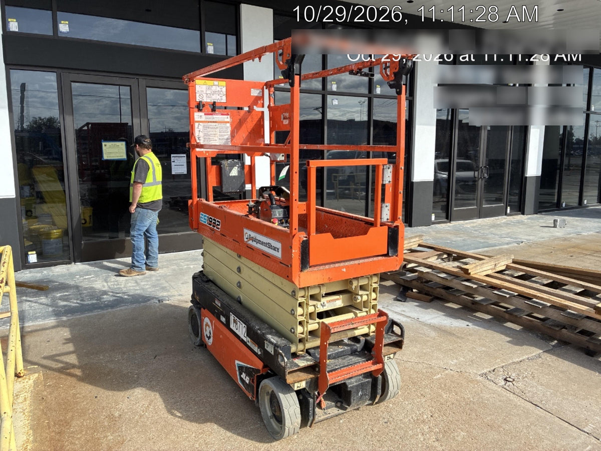 2021 JLG ES1932