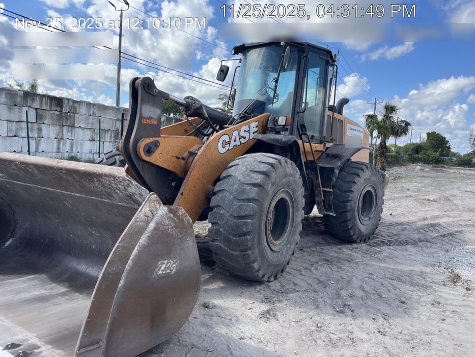 2018 Case 821G CLOSED CAB, 1 FUNCTION, JRB 418 STYLE HYD COUPLER