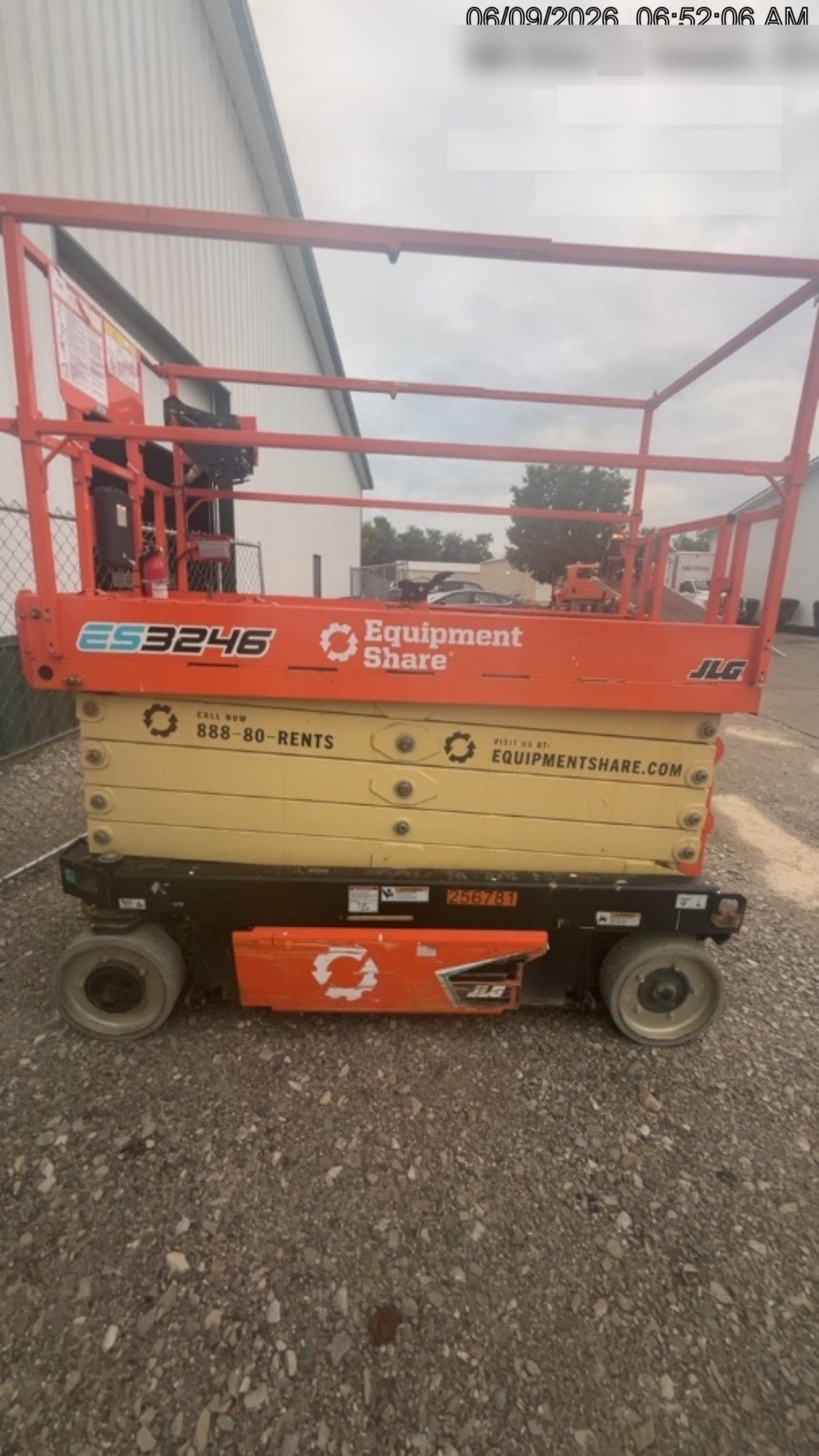 2022 JLG ES3246