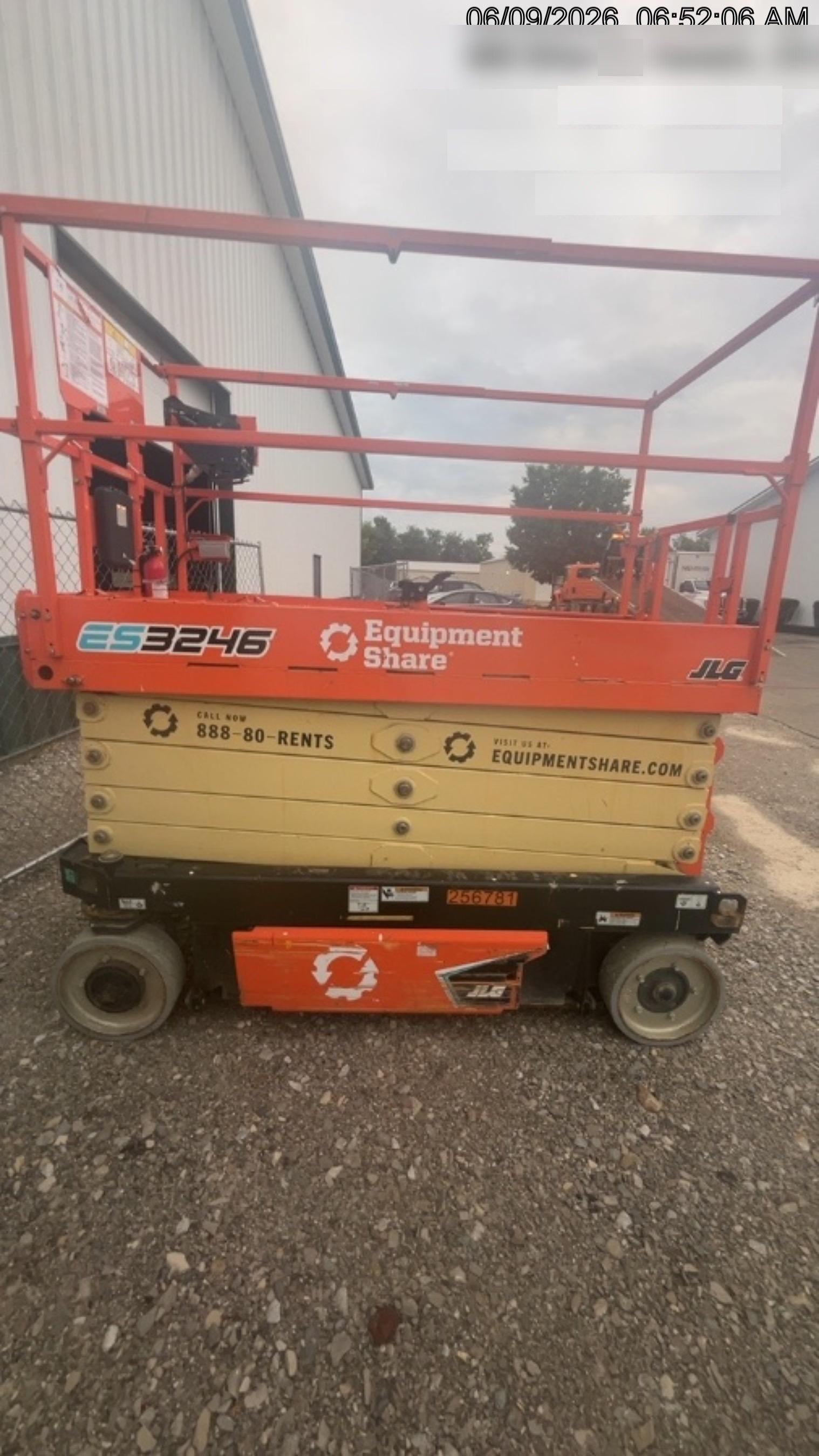 2022 JLG ES3246