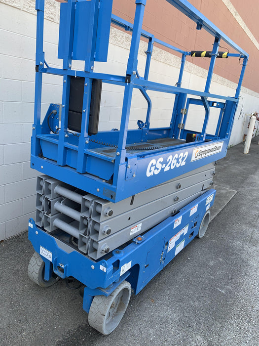 2019 Genie GS-2632 Folding rails with half height swing gate