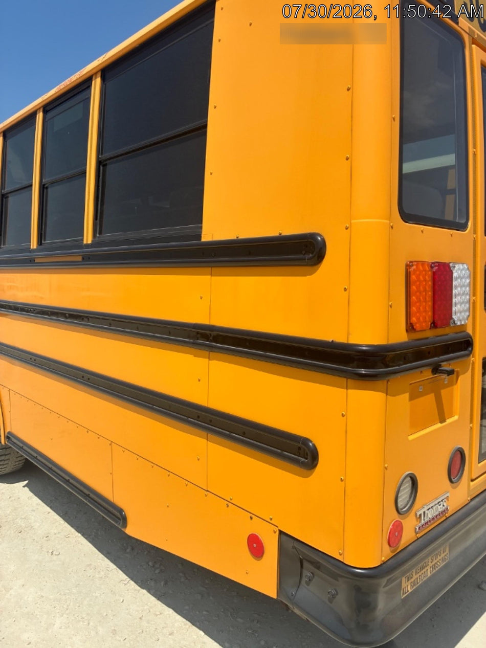 2014 FREIGHTLINER Thomas 72 Passenger Bus