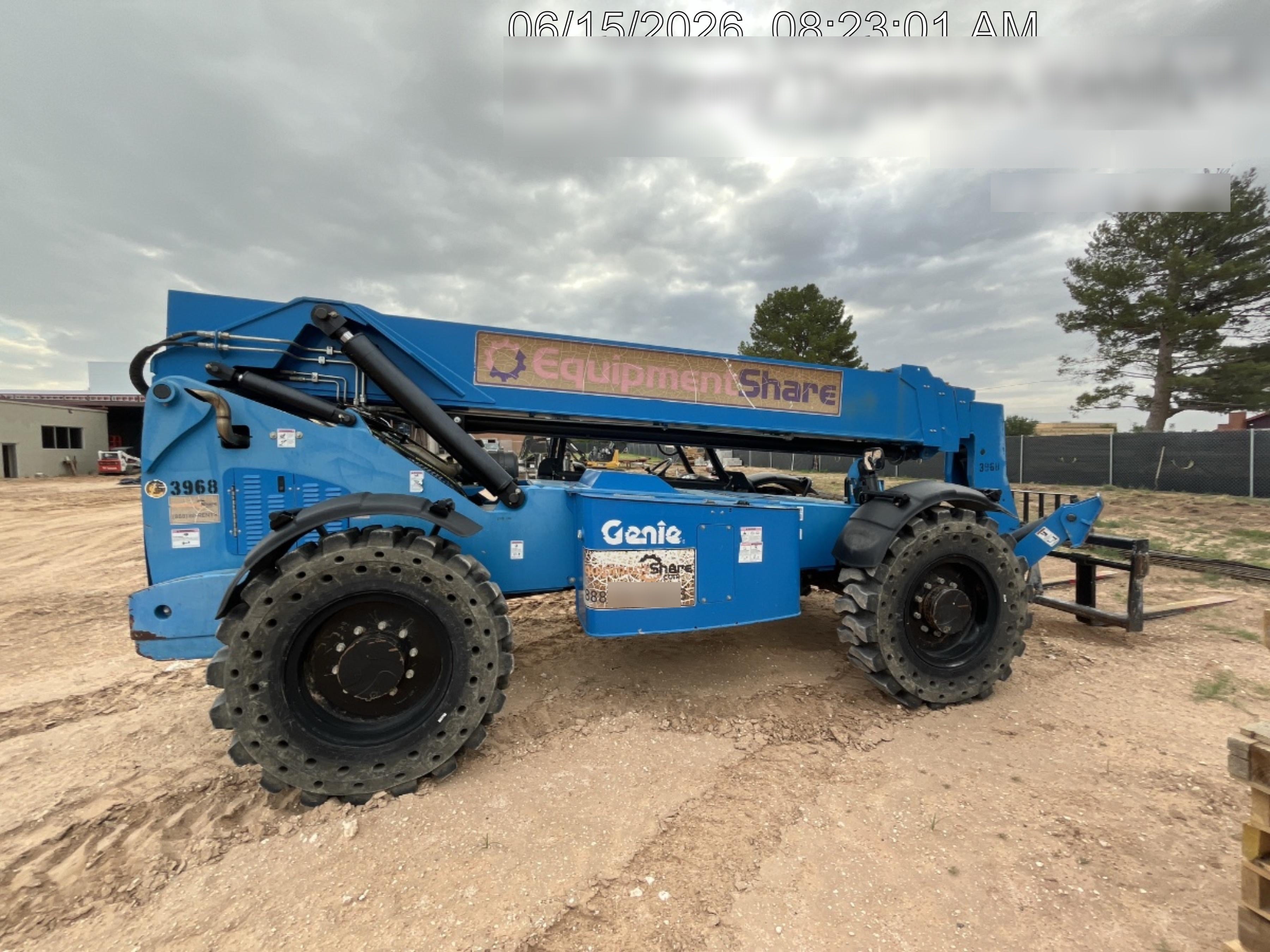 2017 GENIE GTH-1056