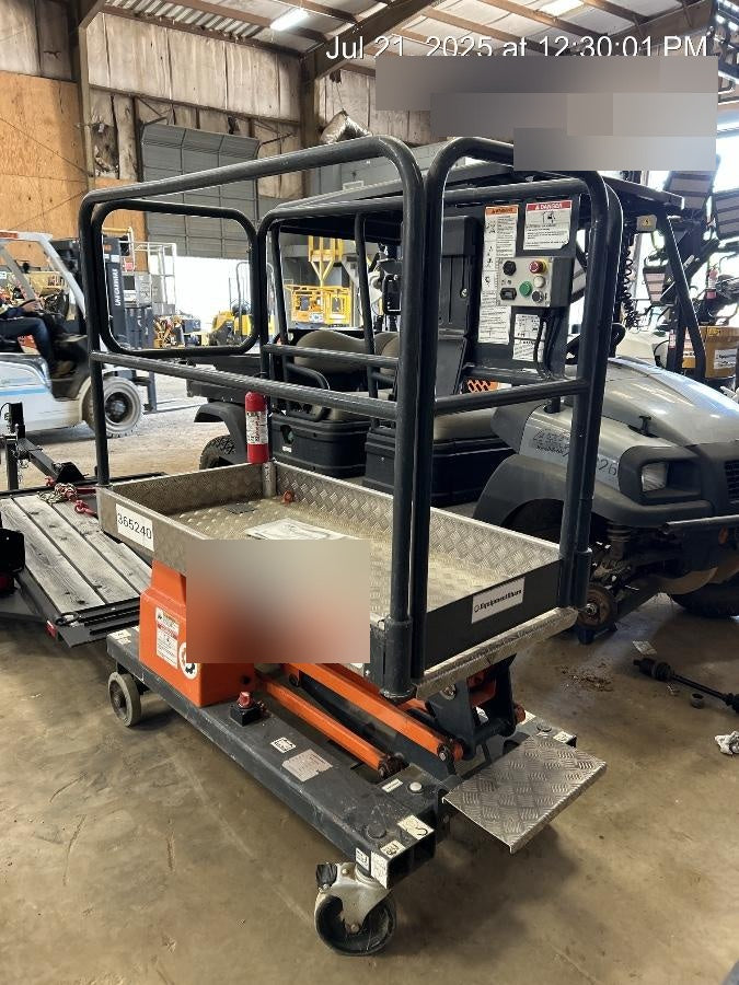 2023 JLG 1030P