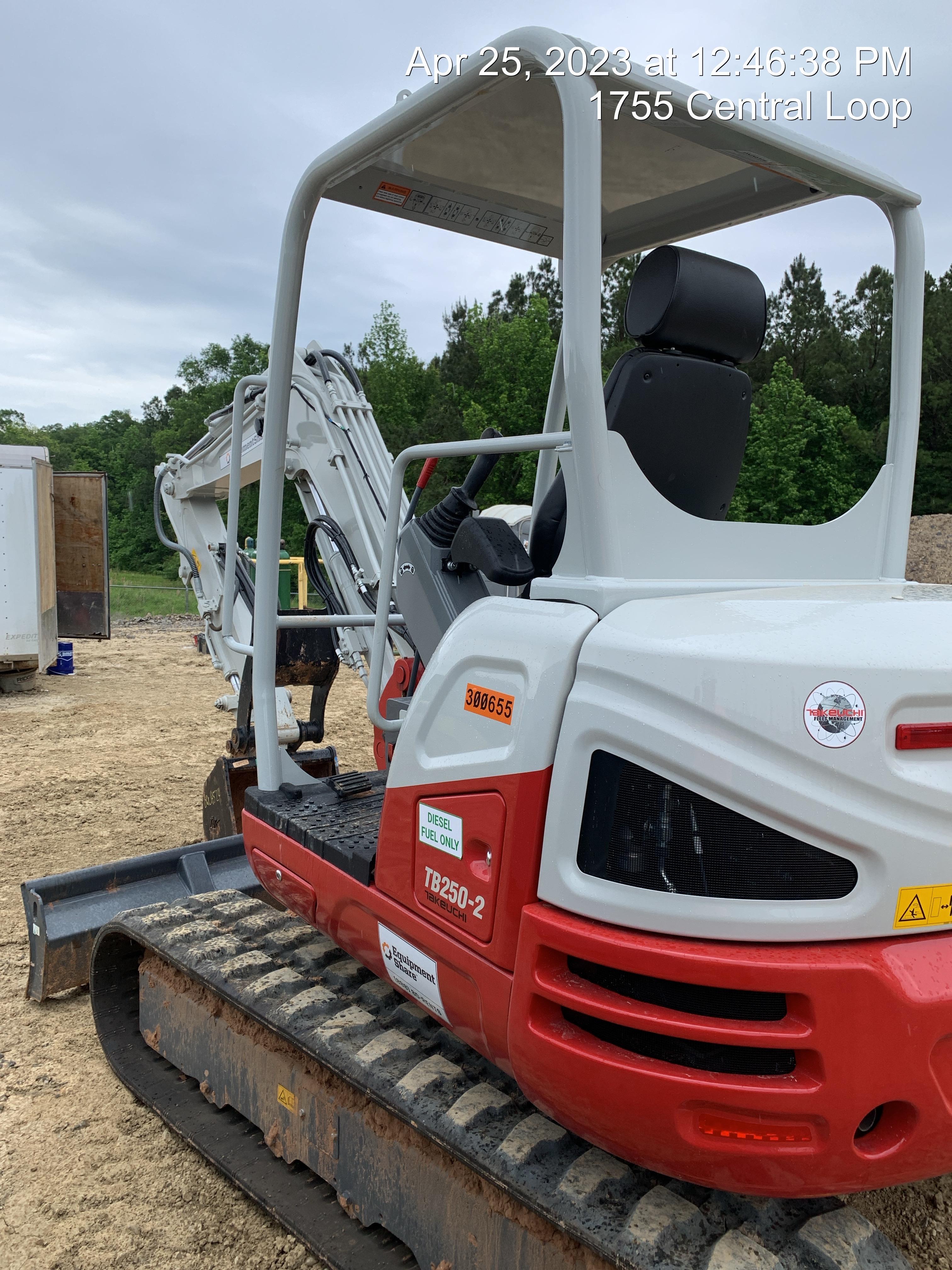 2023 TAKEUCHI TB250-2R