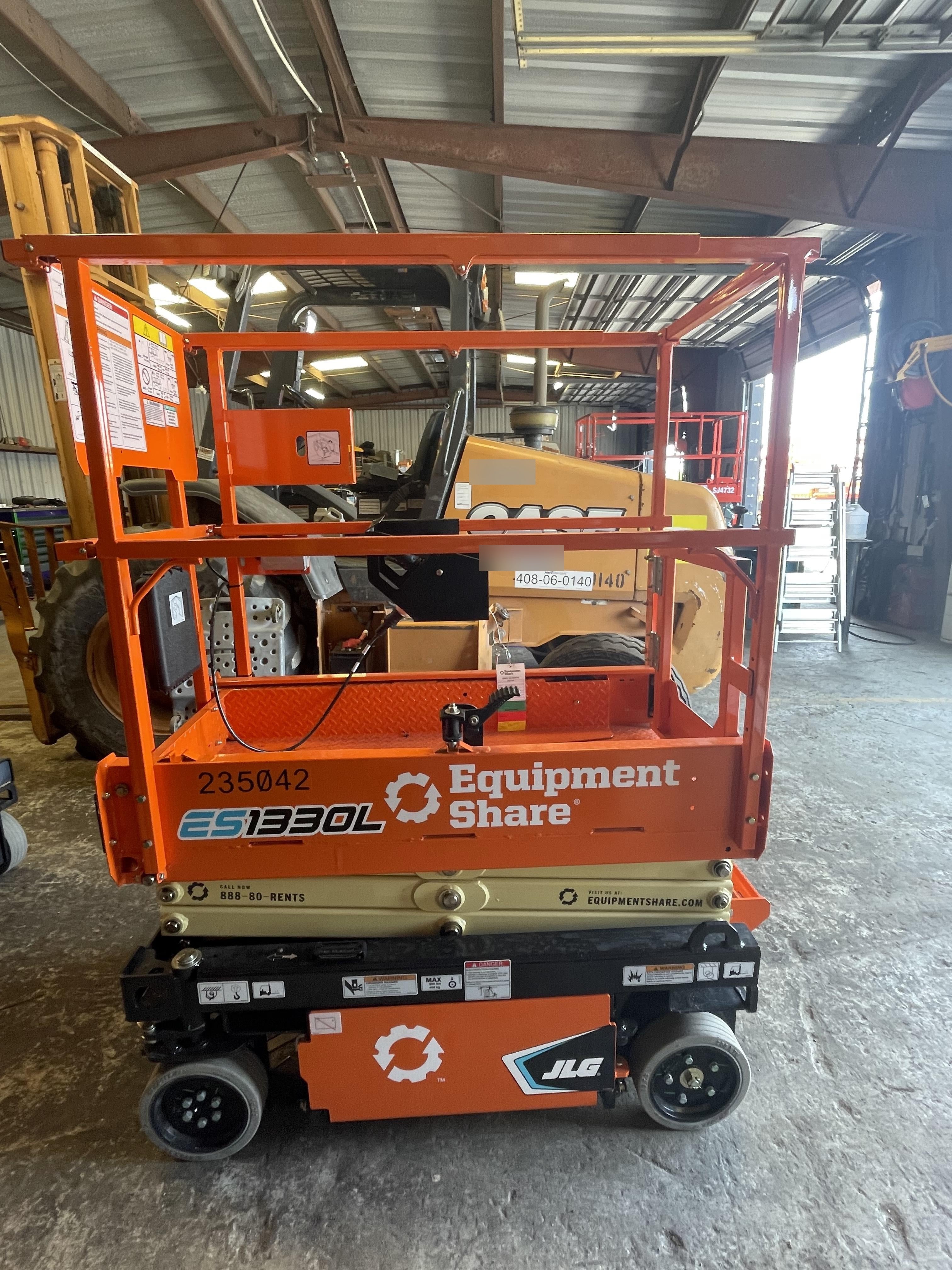 2022 JLG ES1330L