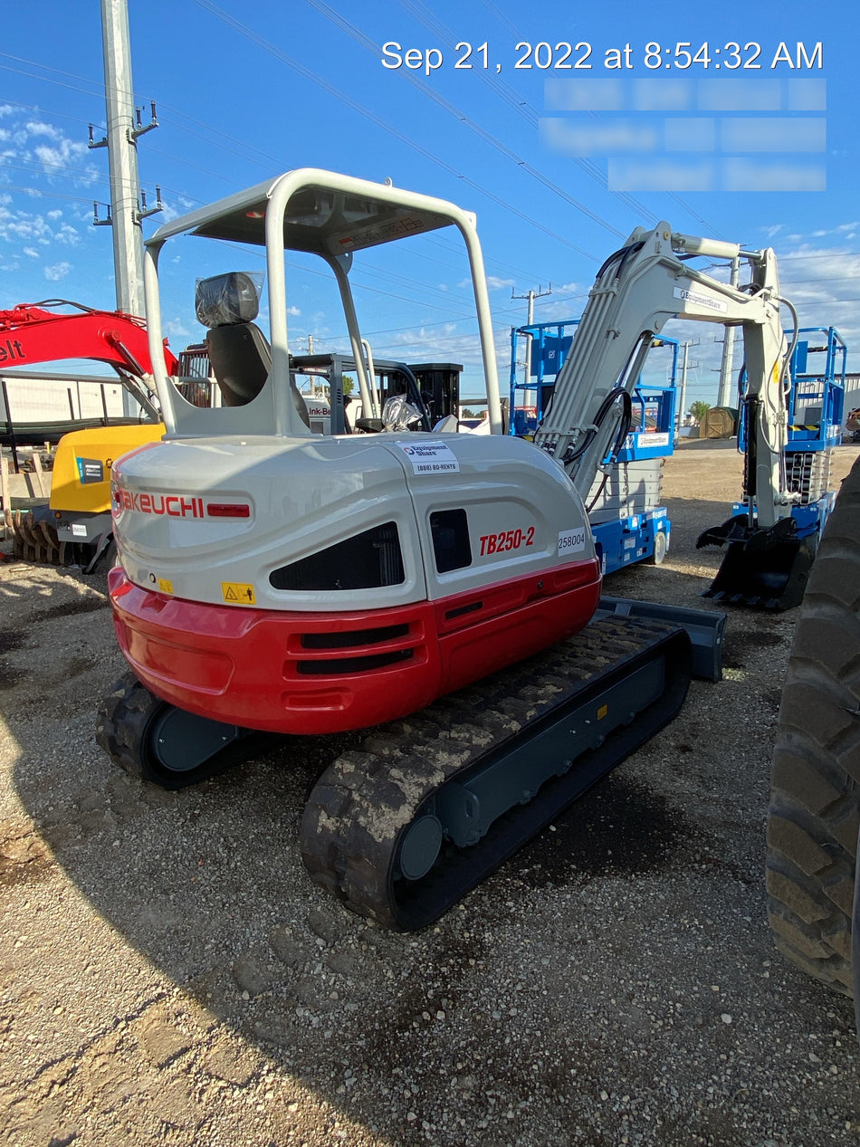 2022 TAKEUCHI TB250-2R