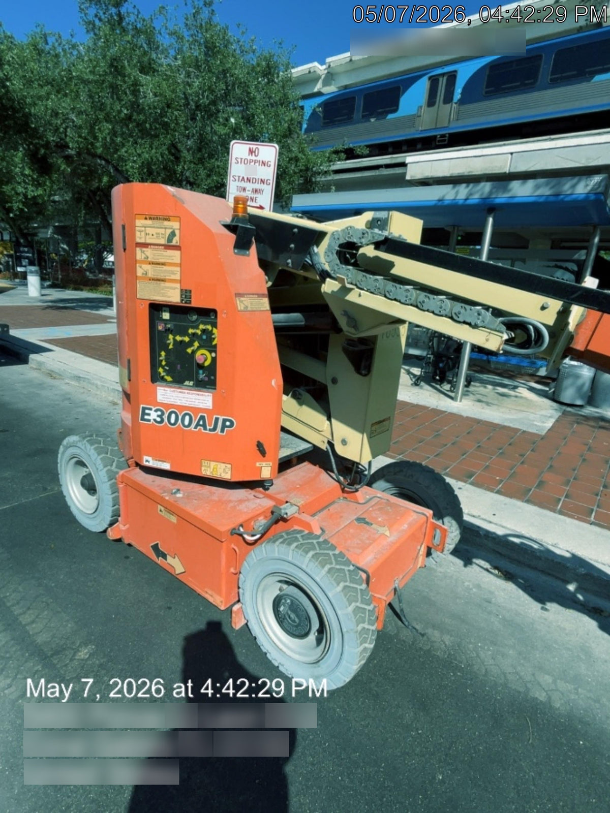 2019 JLG E300AJP