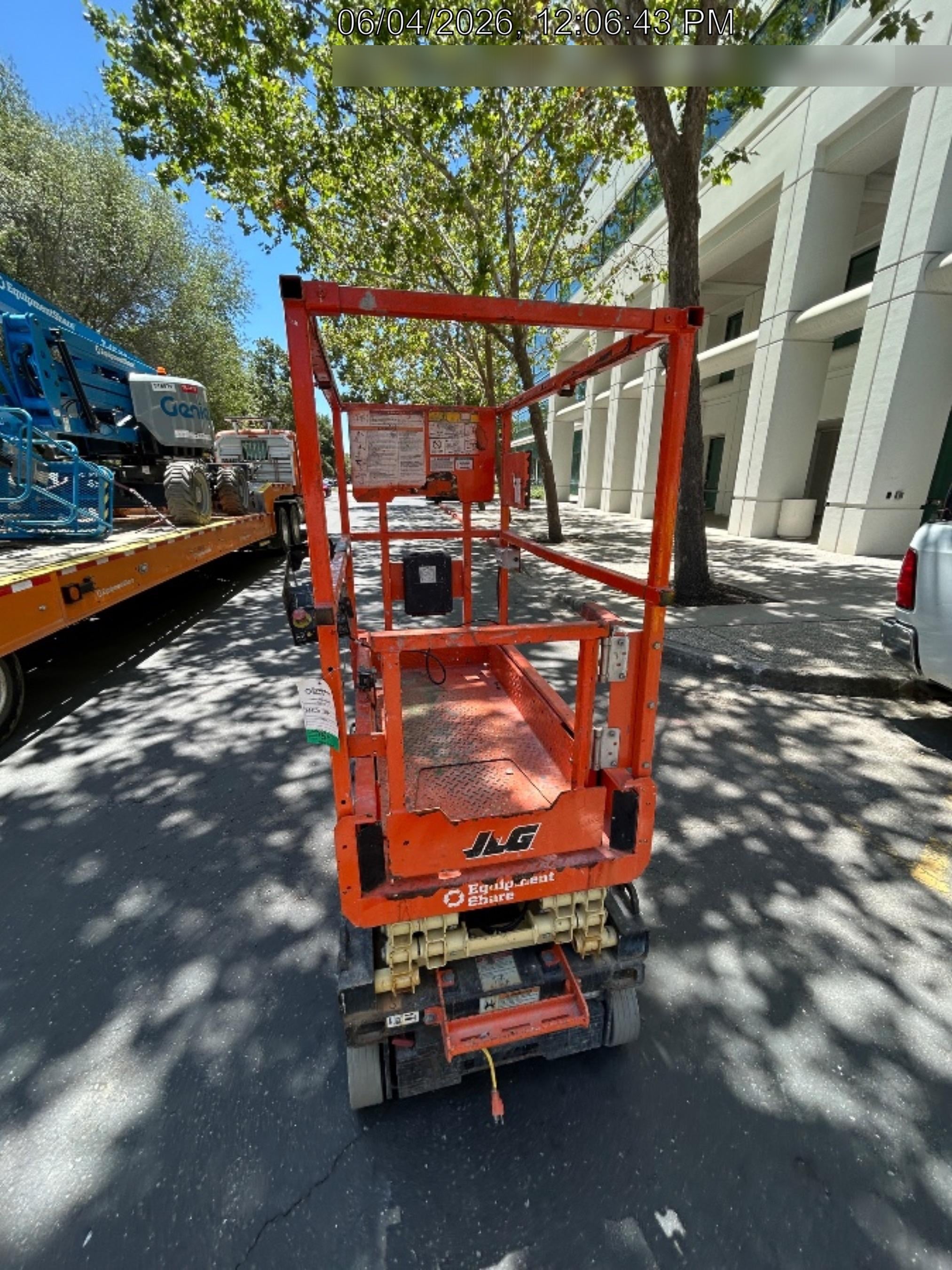 2022 JLG ES1330L