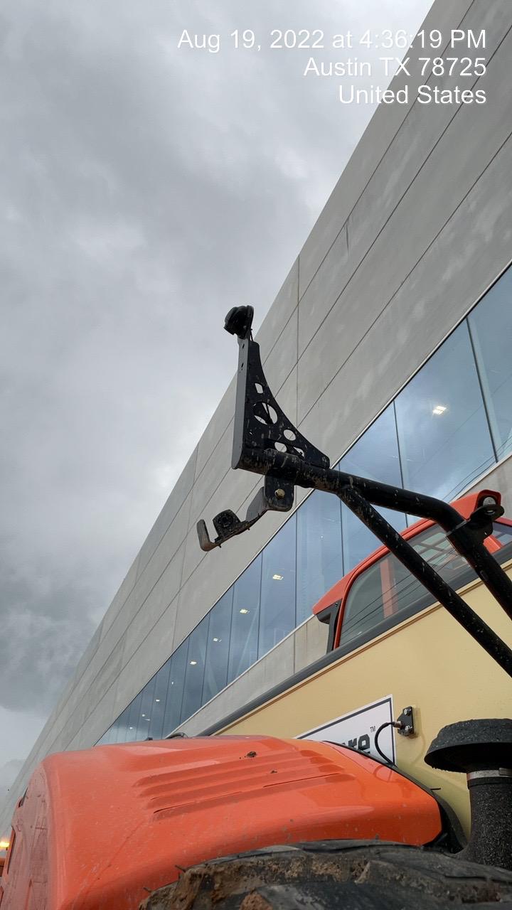 2022 JLG 1075