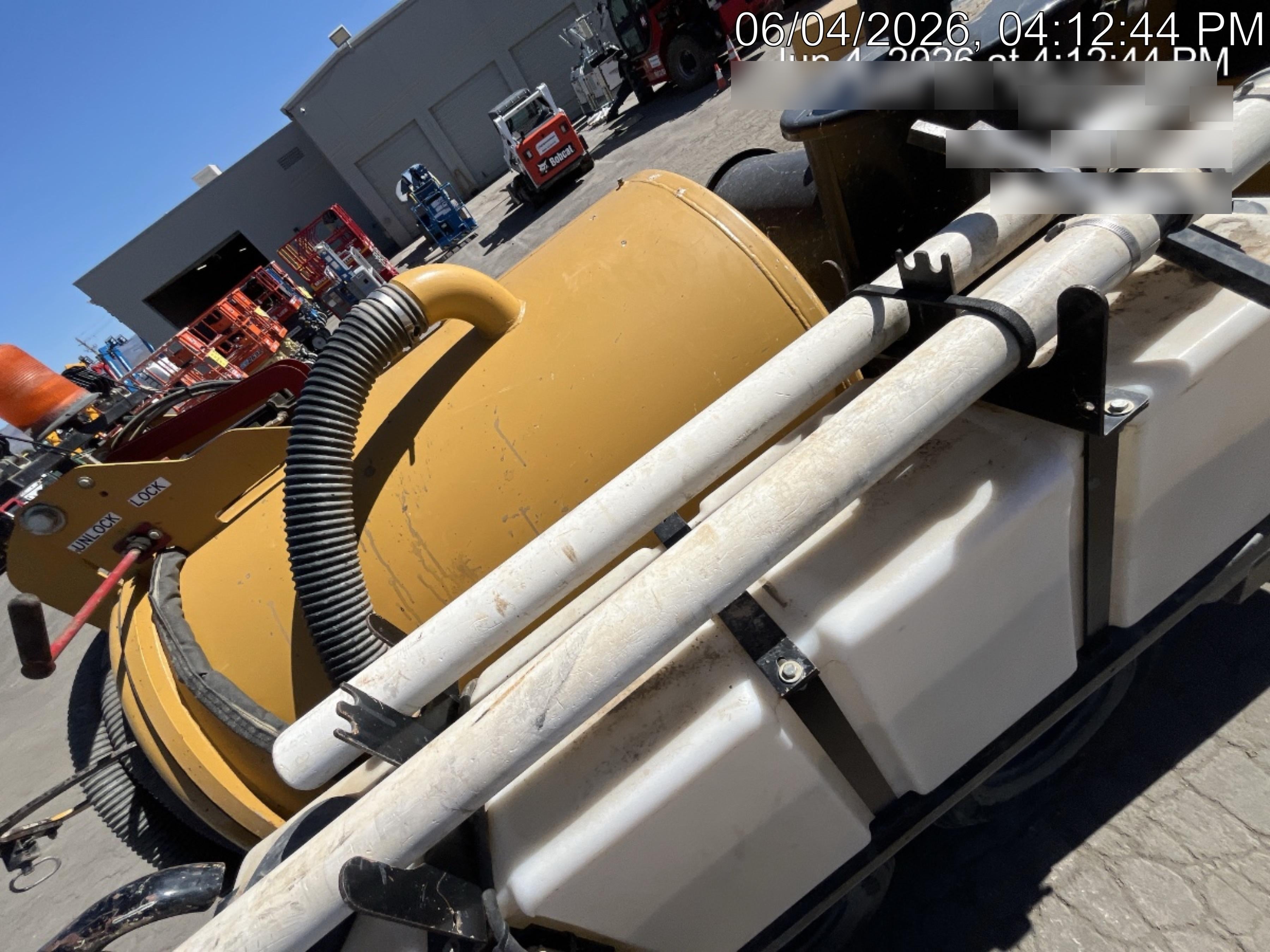 2022 VAC-TRON LP573XDT