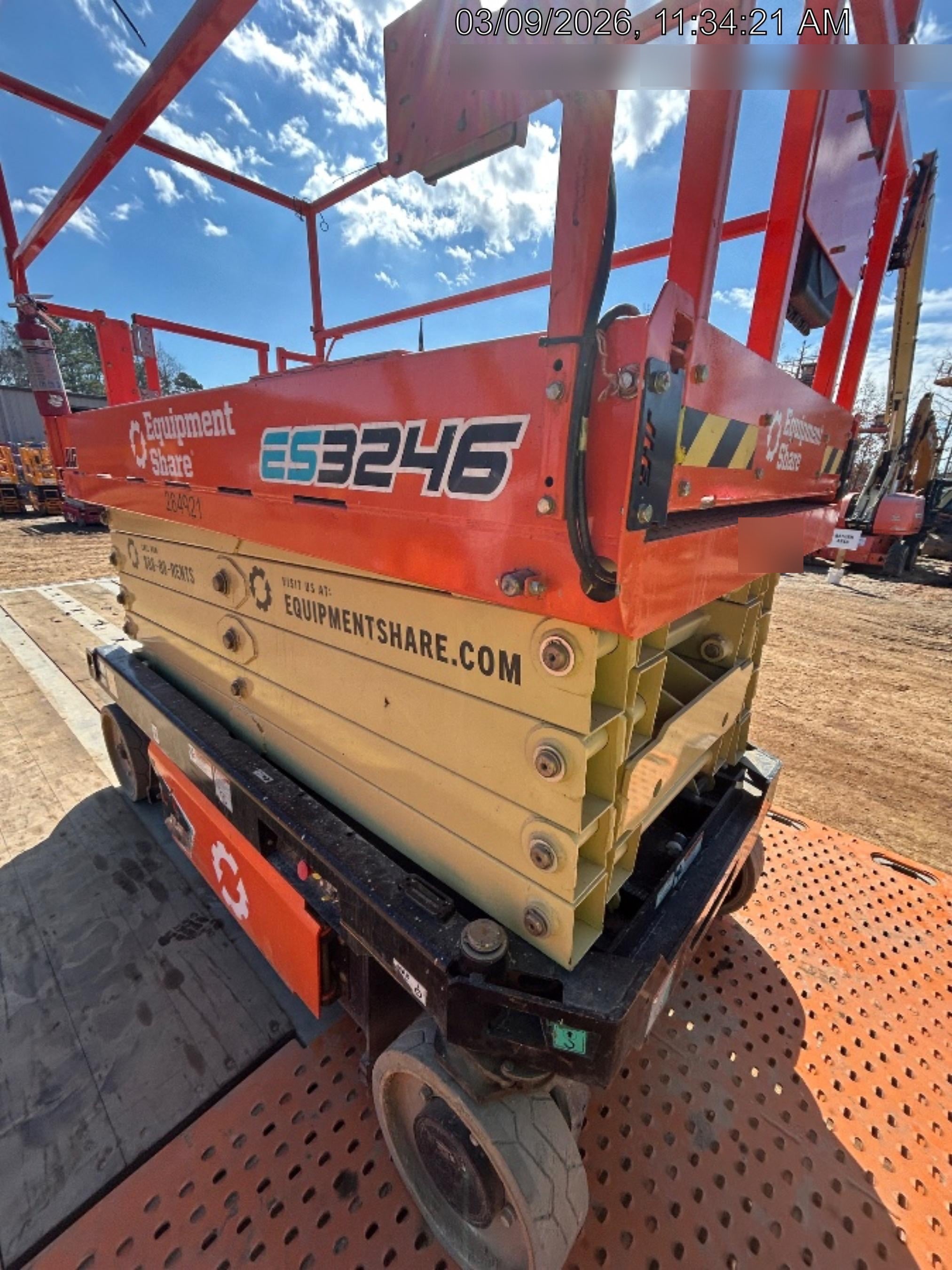 2022 JLG ES3246