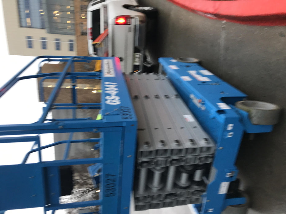 2019 Genie GS-4047 Folding rails with half height swing gate