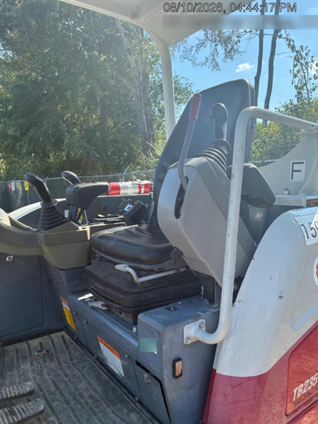 2021 TAKEUCHI TB235-2R