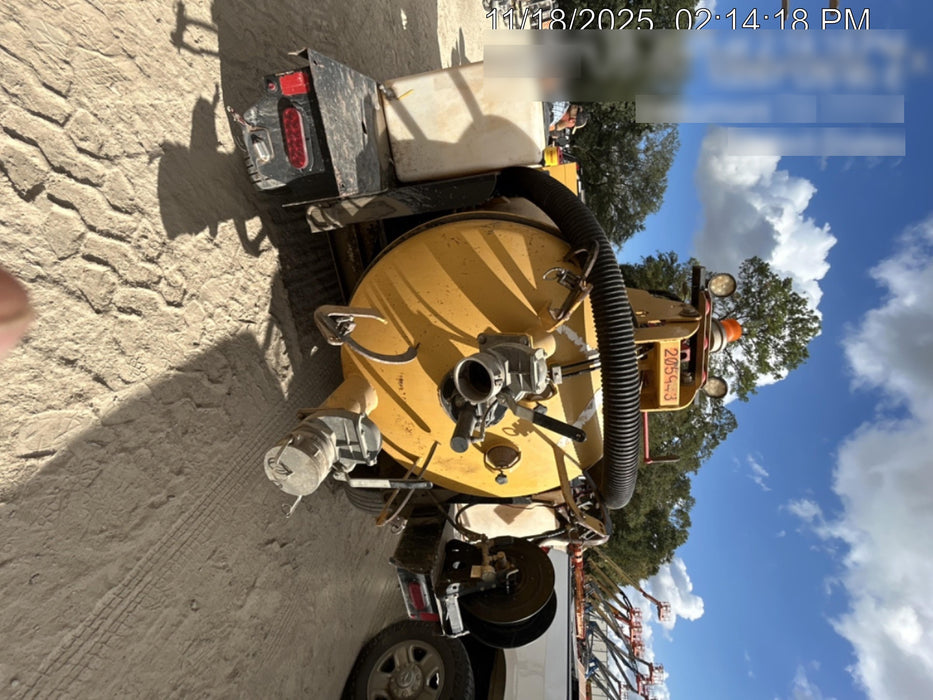 2022 Vac-Tron LP573XDT T4 Koehler Diesel Engine, 500 Gallon Debris Tank, x2 100 Gallon Water Tanks