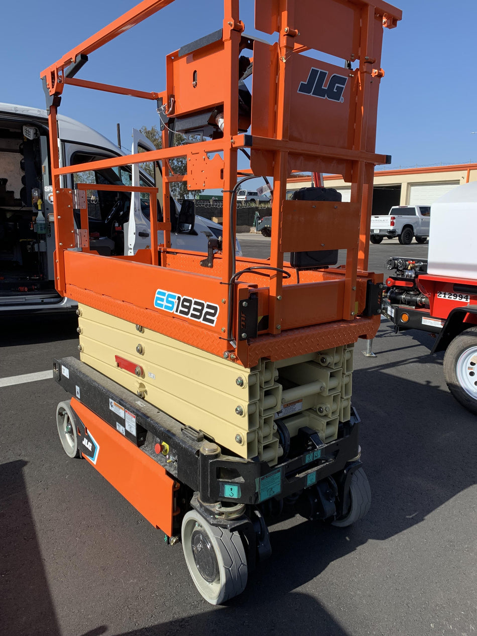 2022 JLG ES1932