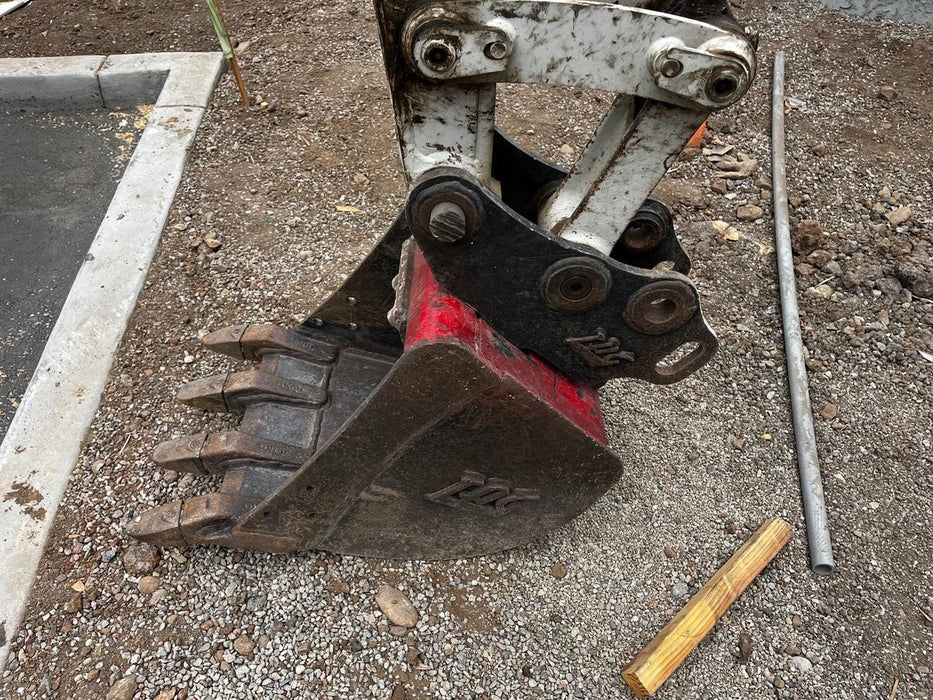 2021 TAKEUCHI TB235-2R