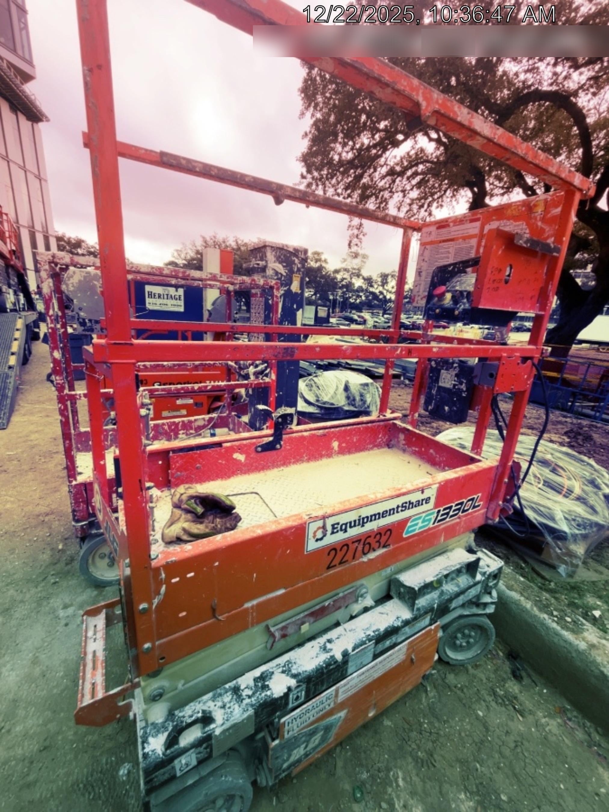 2022 JLG ES1330L