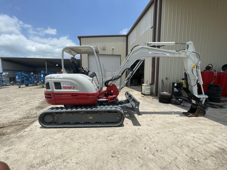 2021 TAKEUCHI TB250-2
