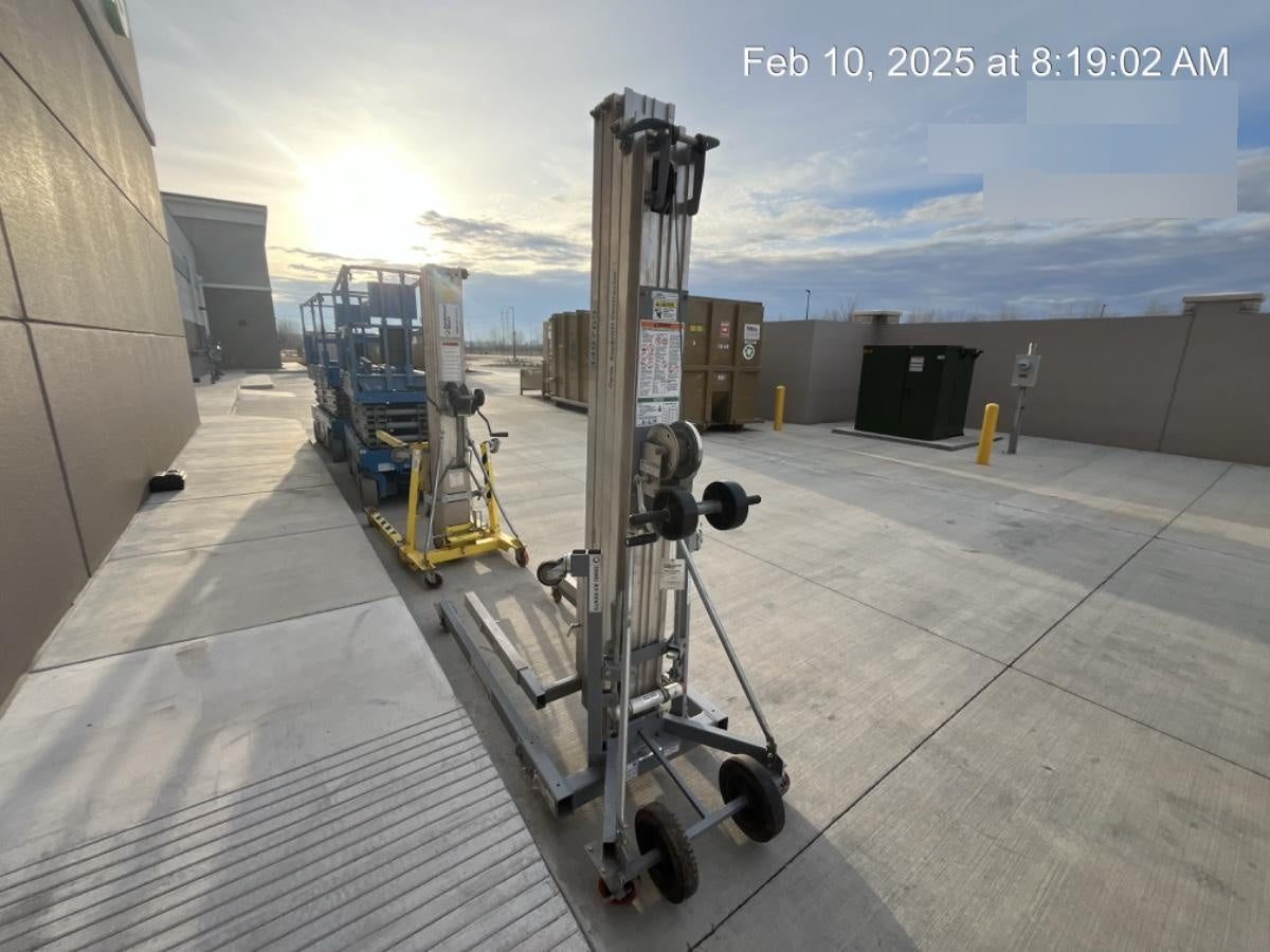 2023 GENIE SLC-24