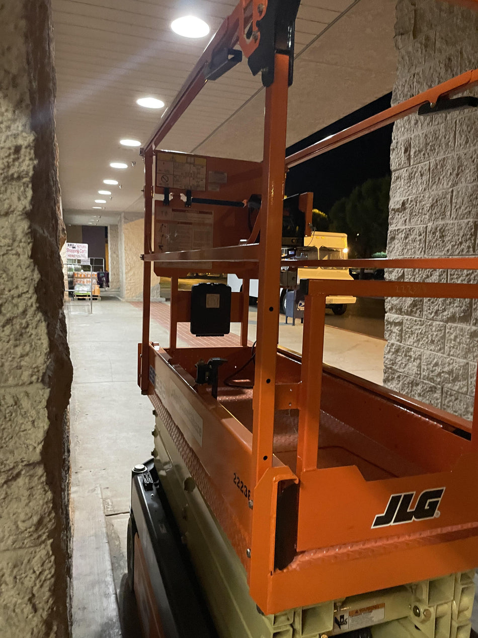 2022 JLG ES1932