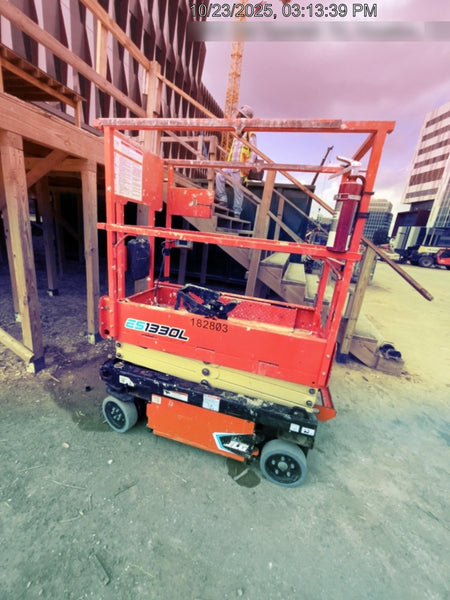 2021 JLG ES1330L