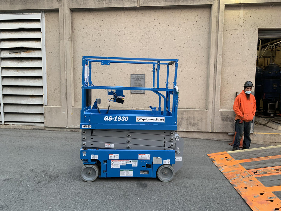 2020 Genie GS-1930 Solid Non Marking Tires, Beacon, Folding rails with half height swing gate, 800W Inverter