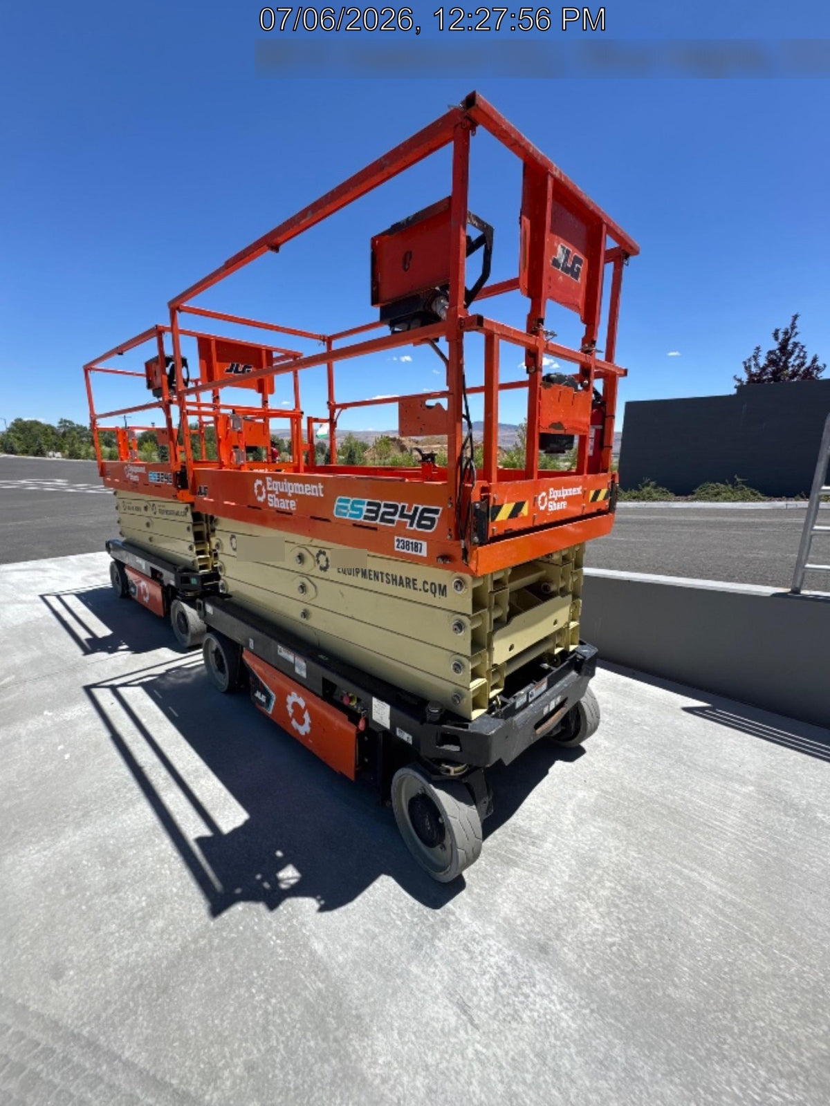 2022 JLG ES3246