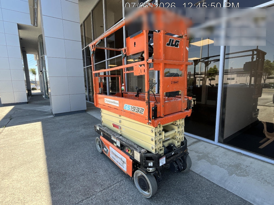 2022 JLG ES1932